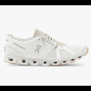 On Cloud White/Sand Women’s size 10!